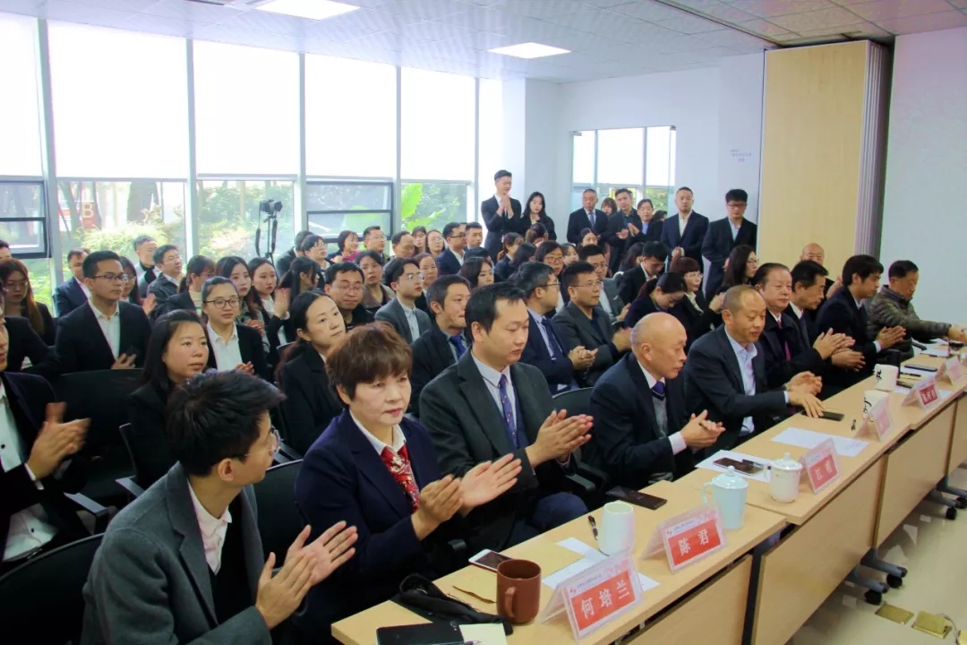 情系成蜀家人，冬日爱暖人间——亚洲精品无人一区二区爱心捐款活动