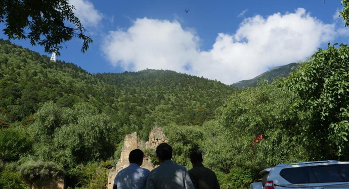 科技攻克险阻，无人机飞越藏中“电力天路”