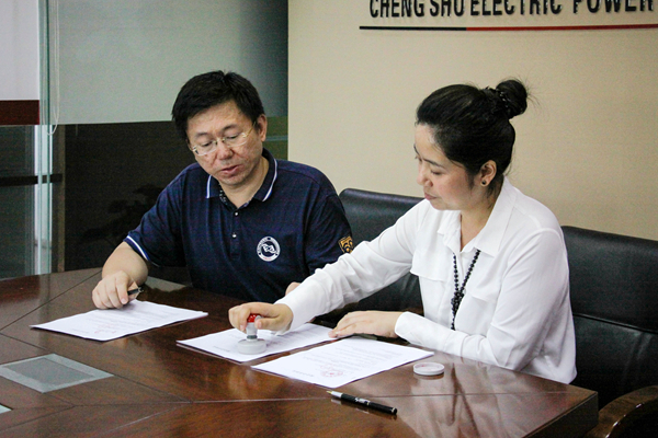 亚洲精品无人一区二区与电子科技大学机器人研究中心举行校企合作项目签约揭牌仪式