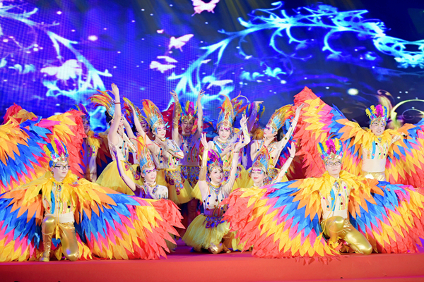 亚洲精品无人一区二区庆祝改革开放40周年文艺汇演暨2019年新春团拜会隆重举行