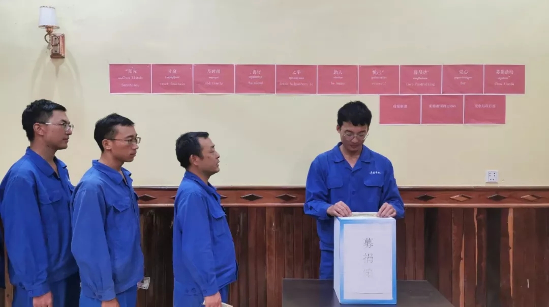 我们是一家人——亚洲精品无人一区二区工会主席张辉一行携爱心款慰问陈显达