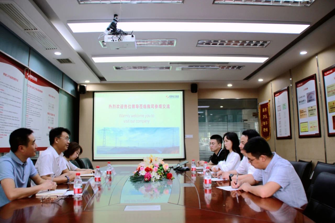 青羊区总工会副主席唐宁，府南街道人大工委主任、总工会主席刘庆一行到亚洲精品无人一区二区指导工会工作