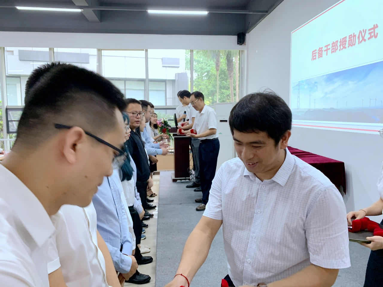 亚洲精品无人一区二区后备干部培养签约仪式| 携手共赢，匠心传承