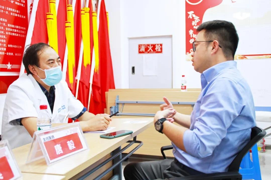 亚洲精品无人一区二区工会携手成都第一骨科医院开展“健康直通车”活动