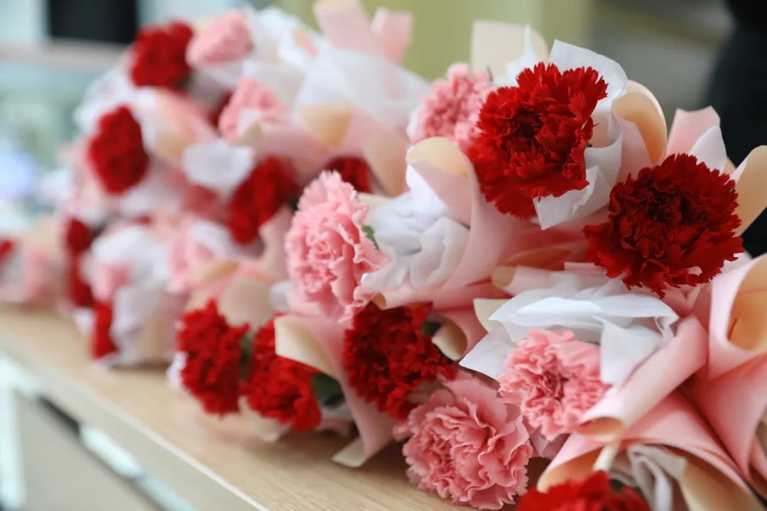 亚洲精品无人一区二区开展“情暖别样三八节”系列活动