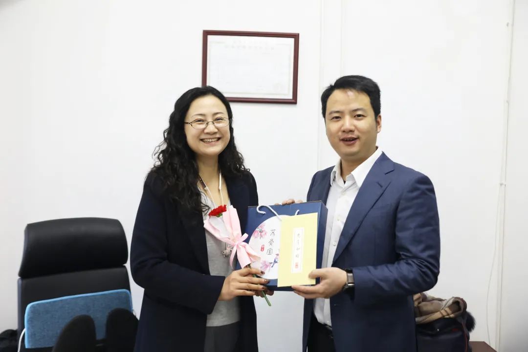 亚洲精品无人一区二区开展“情暖别样三八节”系列活动