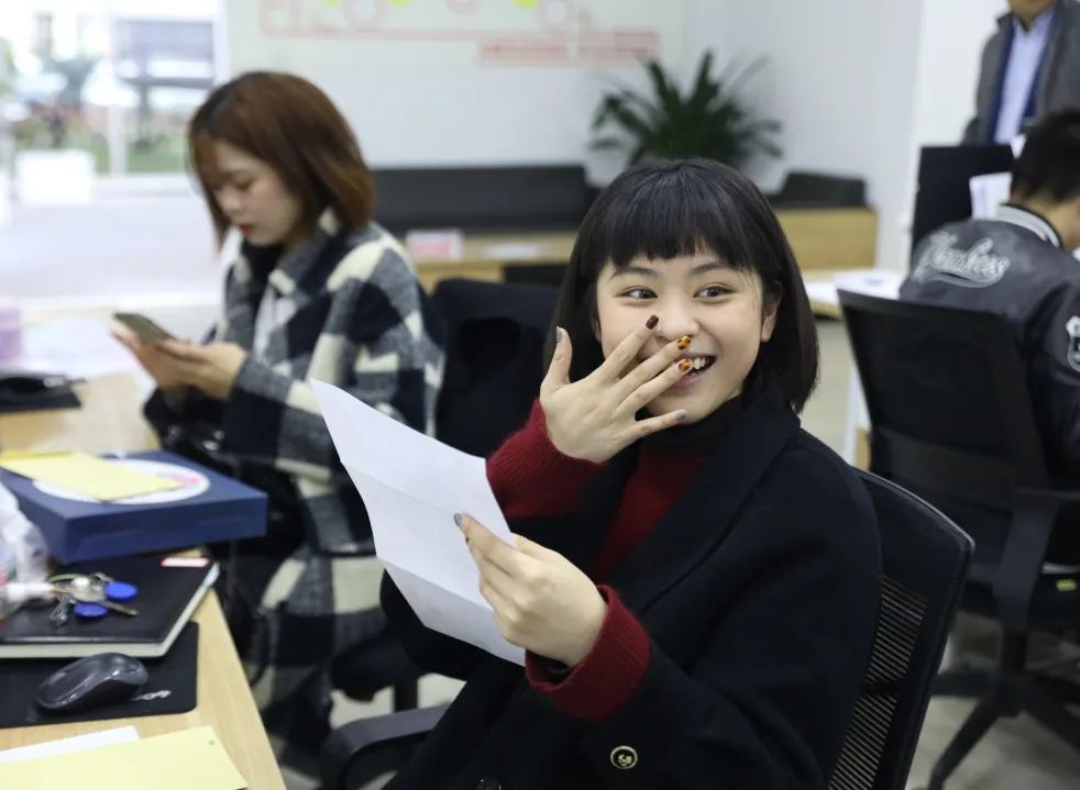 亚洲精品无人一区二区开展“情暖别样三八节”系列活动