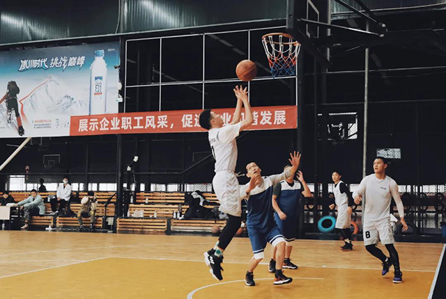 亚洲精品无人一区二区参加成都市青羊区府南街道总工会“迎篮而上”职工篮球赛，荣获亚军！