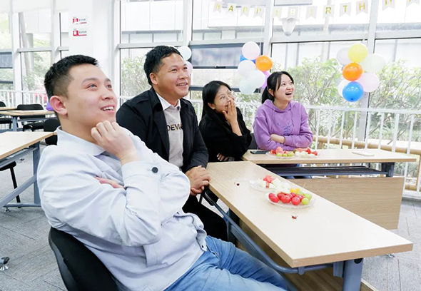 “温情成蜀，欢喜相聚”亚洲精品无人一区二区一季度职工生日会，将欢乐和温暖“拉满”