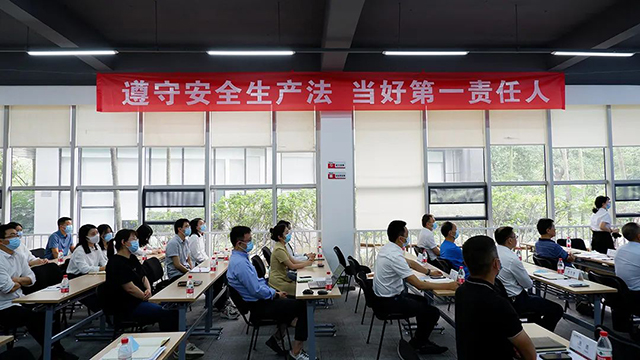 亚洲精品无人一区二区召开2022年“安全生产月”启动会