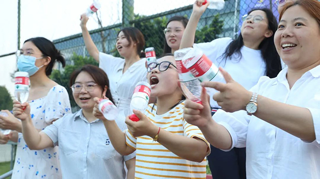 以球会友，亚洲精品无人一区二区与中国银行青羊支行开展足球友谊赛