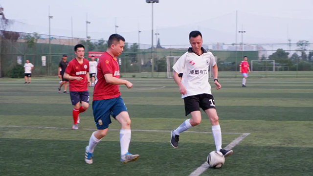 以球会友，亚洲精品无人一区二区与中国银行青羊支行开展足球友谊赛