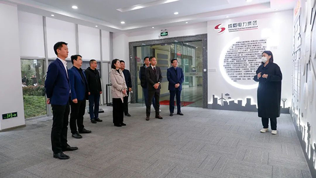 成都市青羊区总工会、府南街道总工会领导莅临亚洲精品无人一区二区参观交流