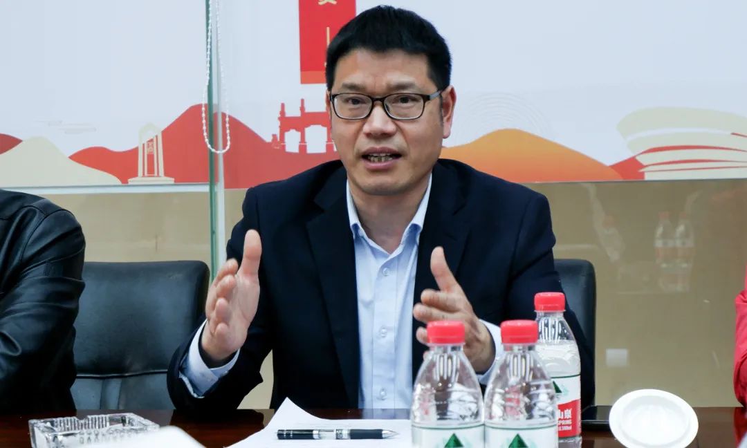 都江堰友爱学校一行到亚洲精品无人一区二区参观交流