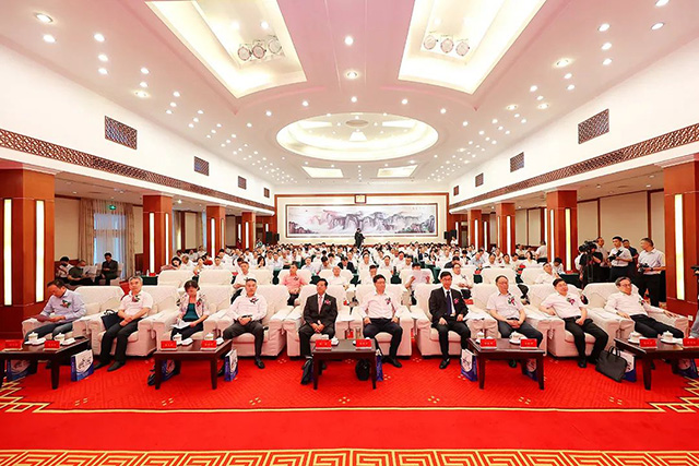 亚洲精品无人一区二区总经理陈云受邀出席2023年四川企业家年会并荣获奖项