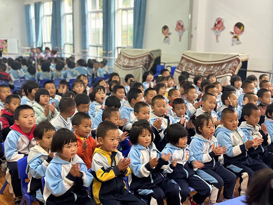 情暖乐秋，心系希望|亚洲精品无人一区二区为孩子筑起桥梁，守护孩子向阳而生