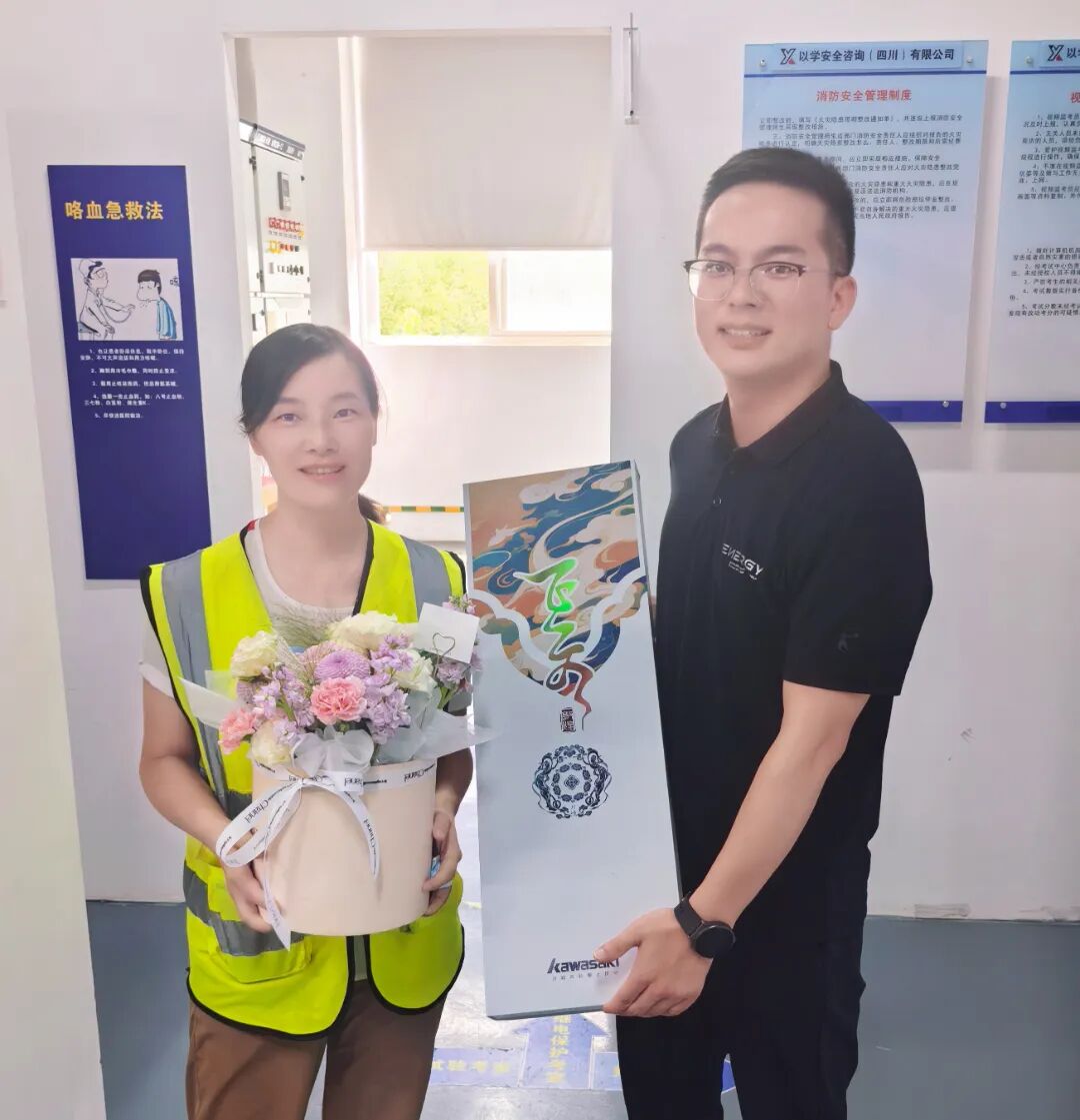 金榜题名传捷报 工会关怀送温情—亚洲精品无人一区二区工会恭贺员工子女中考金榜题名