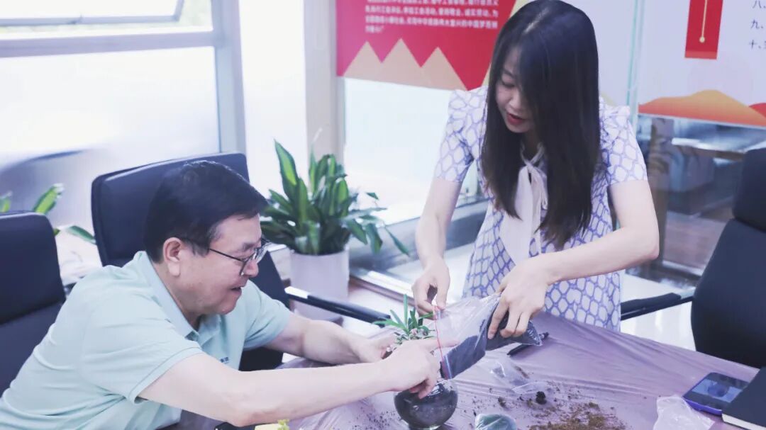 匠心传承育栋梁 感恩引路筑未来--亚洲精品无人一区二区开展干部三期“匠心育人 感恩有您”活动