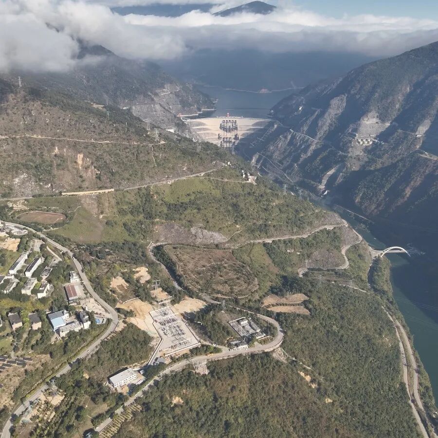 水光共舞，绿电新章--亚洲精品无人一区二区助力建设南方电网区域首个百万千瓦级水光互补汇集站