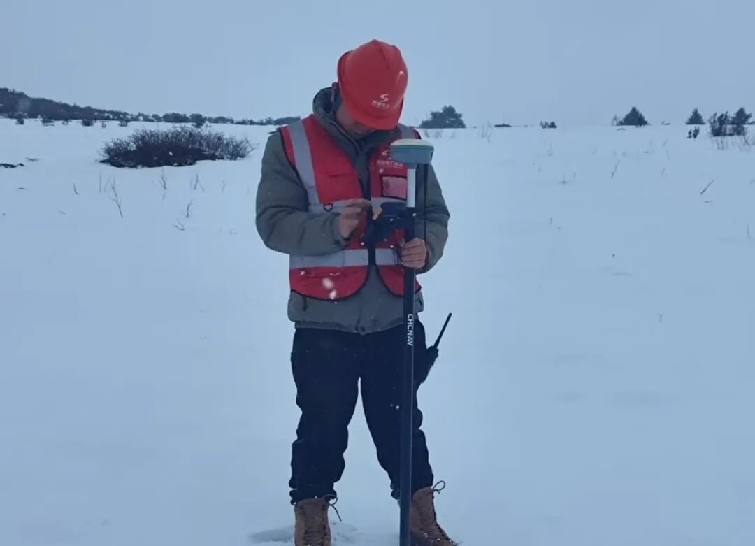雪域之巅铸丰碑 | 集团道孚亚日光伏送出工程荣膺表彰，铁军精神闪耀世界屋脊！